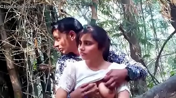 Gaon Ki Ladki Ki Jungle Me Chudai - à¤œà¤‚à¤—à¤² à¤®à¥‡à¤‚ à¤¸à¥à¤¨à¥à¤¦à¤° à¤²à¤¡à¤¼à¤•à¥€ à¤•à¥‡ à¤¸à¤¾à¤¥ à¤¸à¥‡à¤•à¥à¤¸ à¤•à¤°à¤¤ à¤¬à¤¾à¤¨à¥€